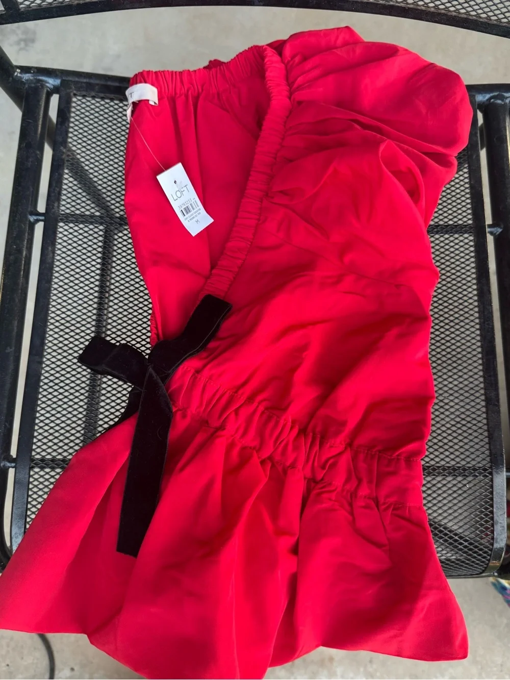 LOFT NWT Red Ruffle Puff Sleeve V-Neck Top with Black Velvet Bow Size L